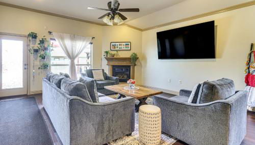 Pool and Hot Tub! Dog-Friendly AwaySis in SE Austin - Foto 5