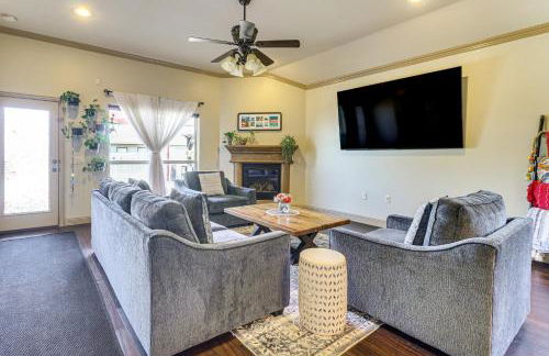 Pool and Hot Tub! Dog-Friendly AwaySis in SE Austin - Foto 5