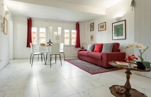 Avelli Pia Fourth Floor with 2 Bathrooms - Florence Charming Apartments - Delightful and bright 4rd-floor apartment without elevator, overlooking one of Florence's most beautiful squares, Exceptionally located for exploring the city - Foto 34