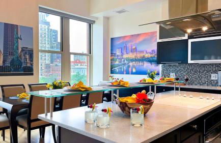 Downtown Cleveland: Steps To Sports & Events 2 Bedroom Condo by RedAwning - Foto 40