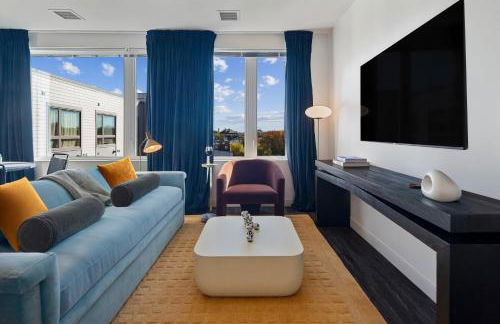 Hyatus Luxury Residences Boston South Bay Designer Collection - Photo 1