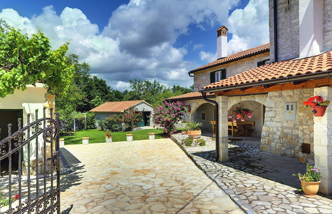 Holiday Home in Rojnici With Private Pool - Photo 39