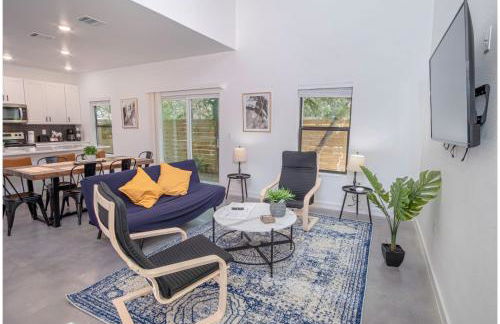 Gorgeous 3 BR 2 BA Near Amazing Downtown - Photo 8