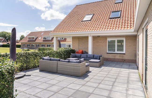 Luxurious 20-person Apartment on Ameland - Photo 27