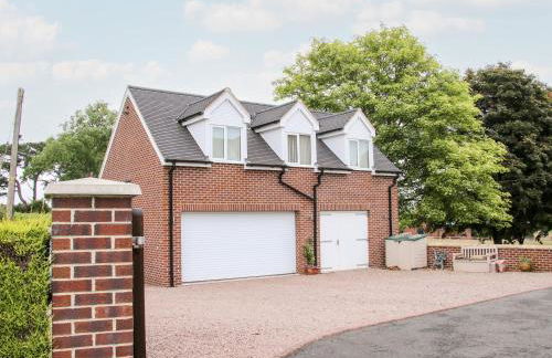 Springfield House - Photo 1