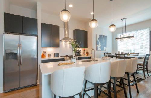 Luxury Townhome Skyline Views Mins To DT - Foto 7