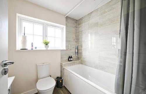 LUX Contractor & Family Haven - Parks x2, Sleeps 9 - Foto 27