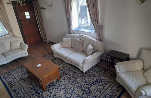 Hayloft Cottage Your Family-Friendly Countryside Retreat, Master En-suite, Sleeps 6, Indoor Pool, Tennis Court and Tarka Trial Access for cycling - Photo 1