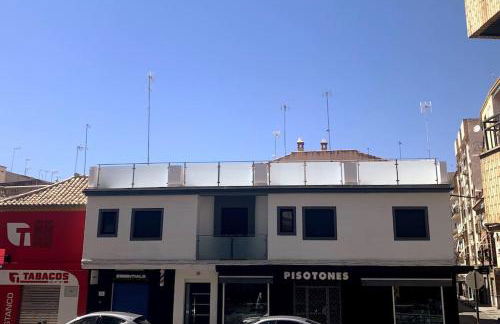 Soleada, amplia y renovada vivienda - Foto 3