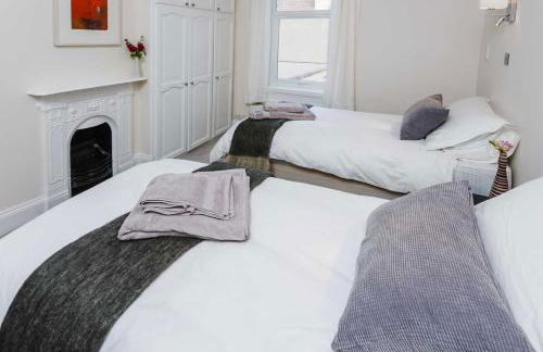 Stylish Central Bath House with five bedrooms - Photo 28