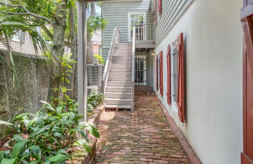 Colonial Quarter hideaway with modern comforts & balcony - near the beach - Photo 29