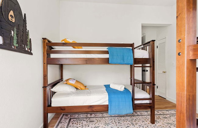 The Fancy Fox Stunning 4 BR Retreat, Min to Lake - Foto 2