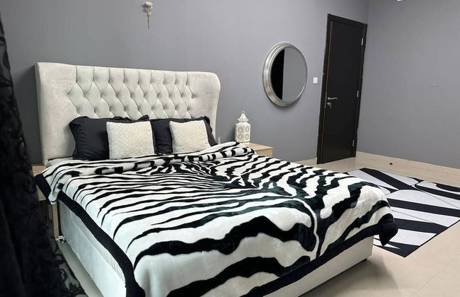 Luxurious 1 Bedroom Apartment in Red Residency Sport City Dubai - Photo 4