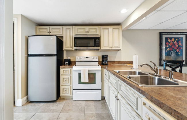 Edgewater Tower 2 Unit 409 - Foto 16