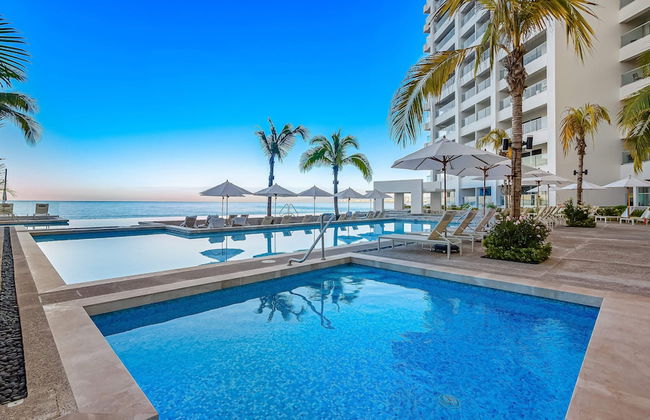 Stunning Beachfront Condo - Sea Views - Foto 23