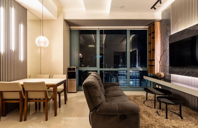 Luxury 2BR Gem in One Uptown, bgc - Photo 1