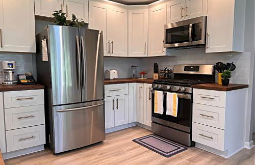 HoneyHomes Hackler Golf Course Home with Amenities - Photo 6