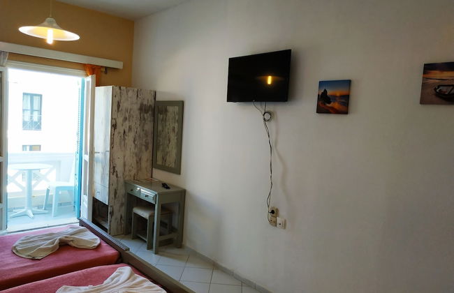 Renia Studios Standard Studio Overlooking the Swimming Pool - Foto 10