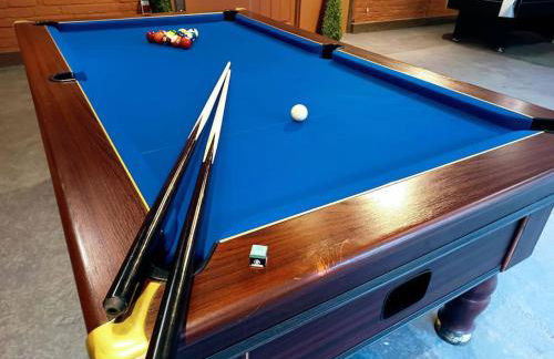 The West Wing at Eriviat Hall Hot Tub - Photo 41