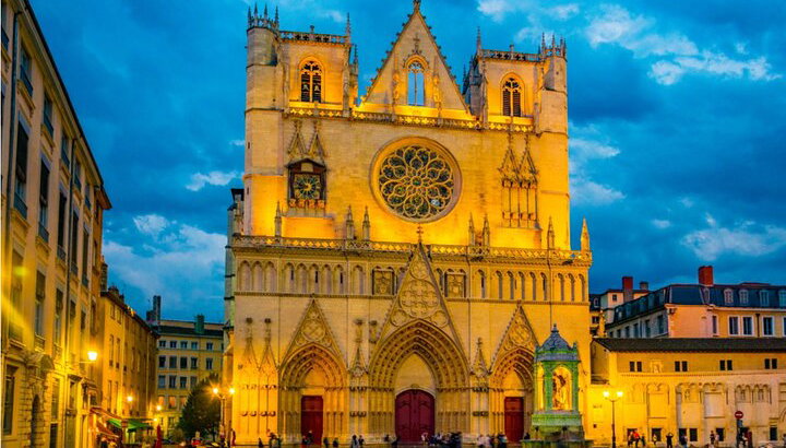Lyon Ghost Hunt: Sigue el juego de exploración de sombras - Foto 1