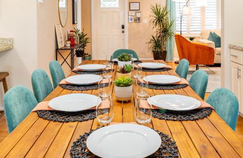 Colorful Home - Pool - Game Room - Basketball Court - BBQ & More - Photo 24