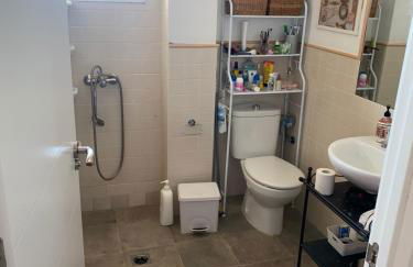 Habitación luminosa en piso compartido - Foto 8