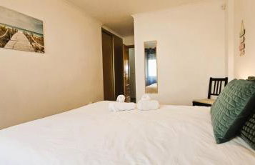Modern 3 Bed Flat - Beaches, Expo & City Fun - Your Gateway to Lisbon - Foto 17