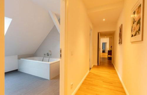 Modern Kudamm Luxury Home with 2 kitches - Foto 27