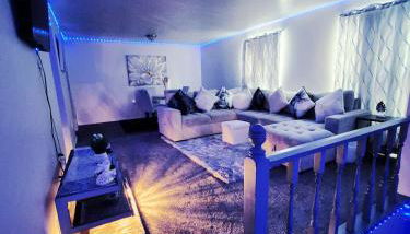 COZY STYLISH 1BR CONDO LED Ambience Private Entry Home Away From Home - Foto 2