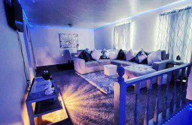 COZY STYLISH 1BR CONDO LED Ambience Private Entry Home Away From Home - Photo 2