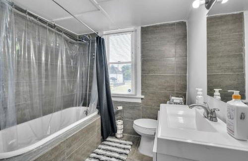 Cozy Renovated 19th Century Home, 5 Min to OSU! 3 Bedroom Home by Paula - Foto 54