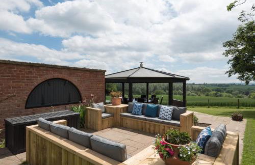 Broad Meadows Farmhouse 12 Guests - Photo 9