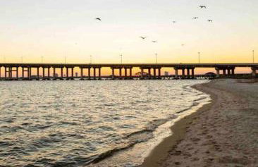 Old Town Bay St. Louis Outdoor Bar Area Game Room - Foto 25