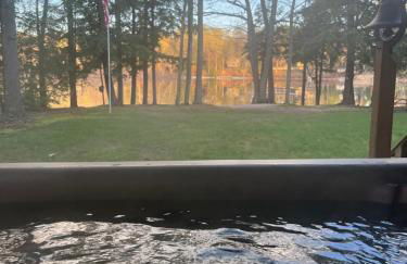 Lakeside Getaway with Hot Tub - Foto 22