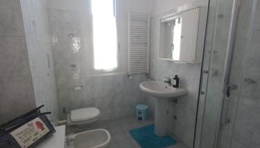 La testuggine - Foto 5, Shower