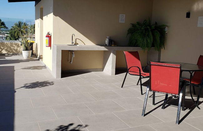 Beautiful Condo With Pool and Close to the Beach - Foto 22