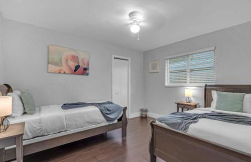 Stunning 4 Bedrooms House with Pool 6 minutes to the Ocean - Foto 68