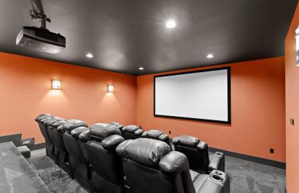 Black Bear Lodge by Avantstay Lakefront, Dock, Pool, Theater Sleeps 20+ - Foto 8