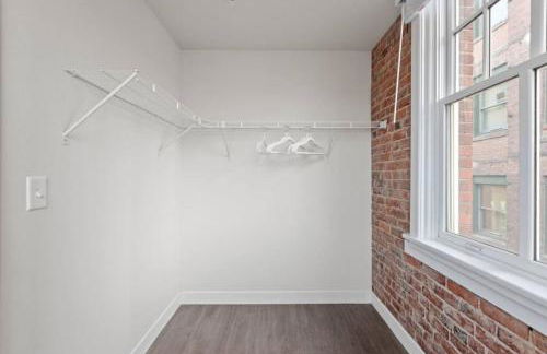 King Beds J and K on Main Luxury Apartment 406 - Foto 18