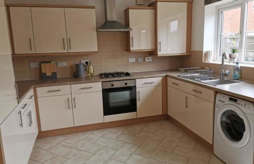 Modern Roomy 3 BR Home Pershore - Foto 12