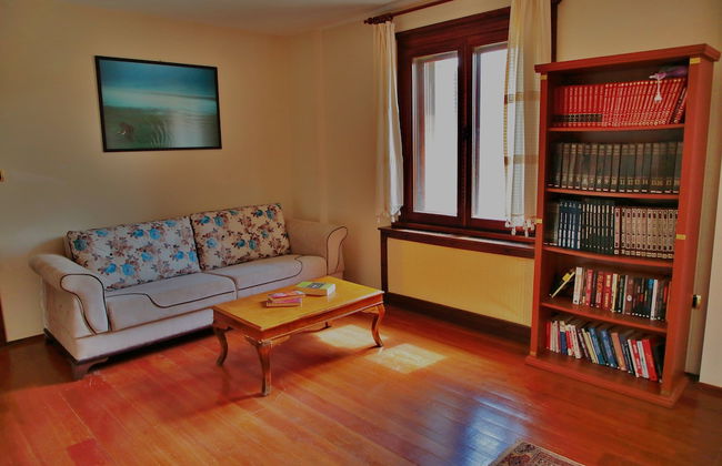 The Mira House - Photo 36