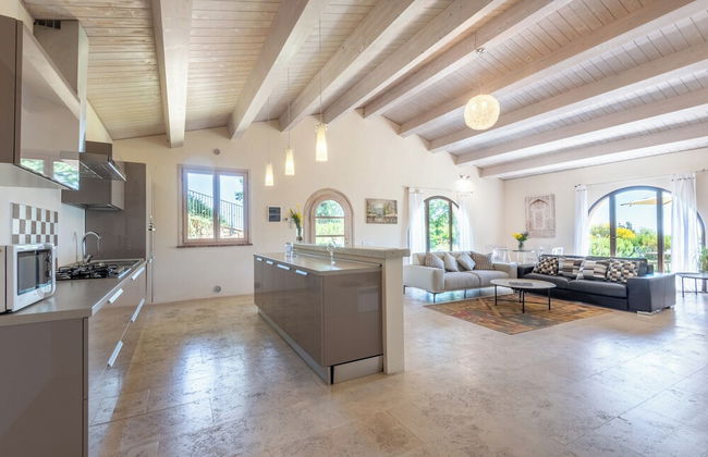 Villa Falco With Terrace and Garden - Cignella Resort Tuscany - Photo 16