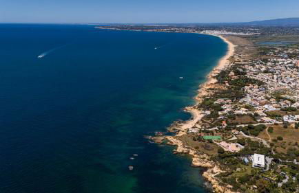 Apartamento no Condomínio Baia Village com Piscina - Foto 36