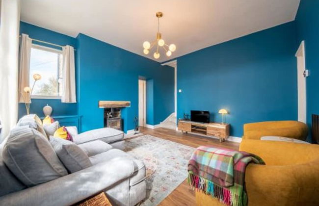 Host Stay Corner Cottage - Photo 5