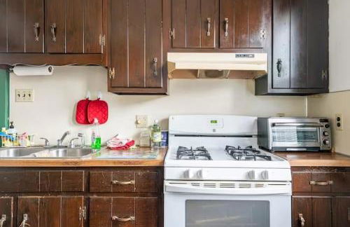 Cozy Cape Cod Bungalow King Queen WD Full Kitchen Wifi Desk - Foto 8