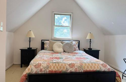 Downtown Whitestown with King Suite and Pool - Foto 6