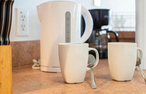 630- 3 Bedroom South facing Home with Pool Drenched in Florida Sunshine Perfect for Families - Foto 7