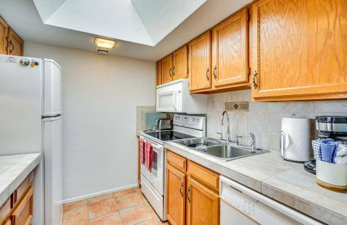 Close to Golf: Mtn-View Townhome in Green Valley - Photo 10