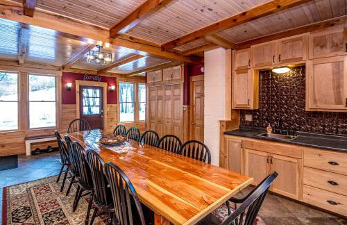 Whispering Waters Farmhouse and Wedding Barn - Foto 15