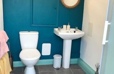 Poplar Lodge, Dee Valley Stays - cosy microlodge with detached private shower & WC - Photo 17